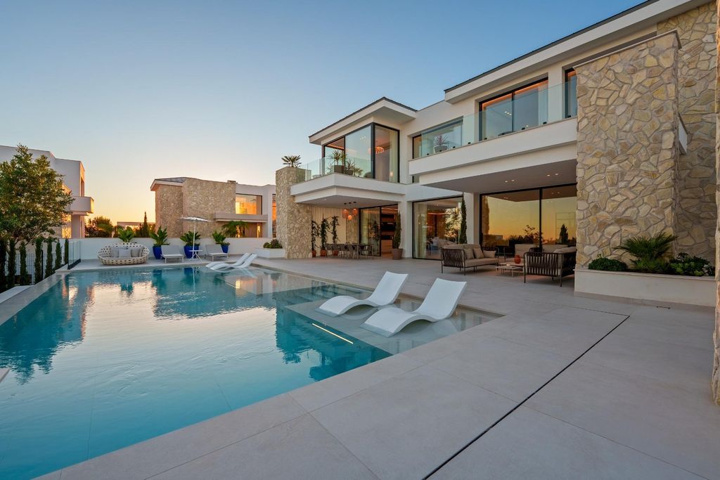 Property photo 3 of 68