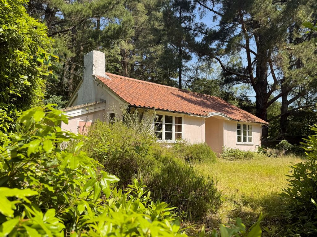 Property photo 1 of 16 Front (Exterior)