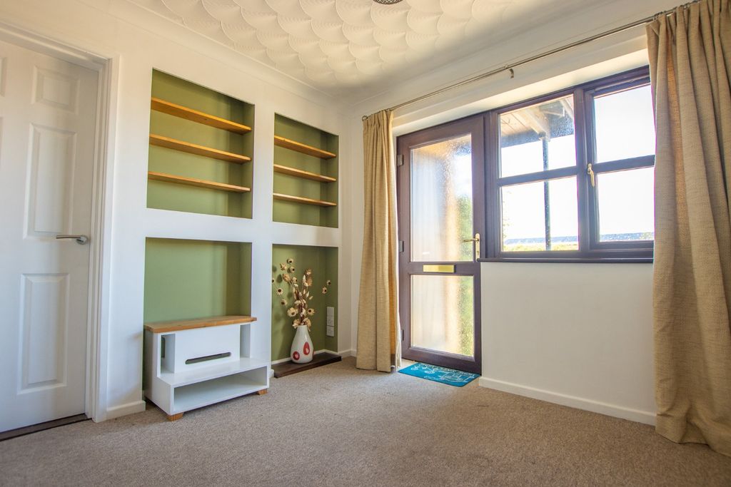Property photo 3 of 8 5228956