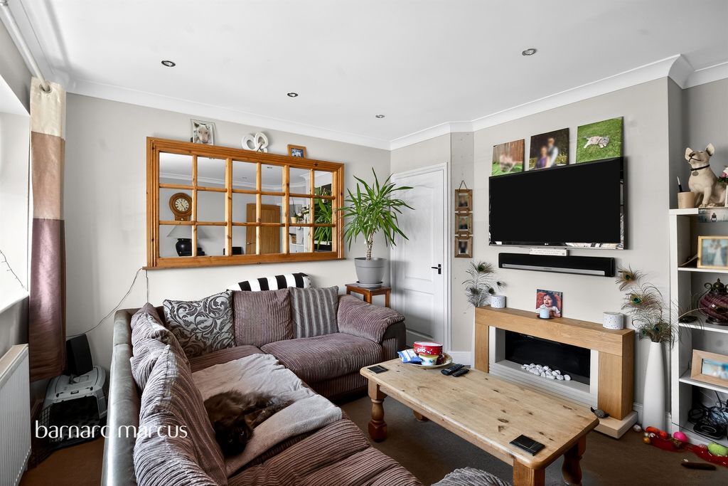 Property photo 2 of 8