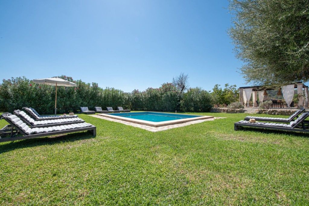 Property photo 2 of 20 Swimming Pool (3)