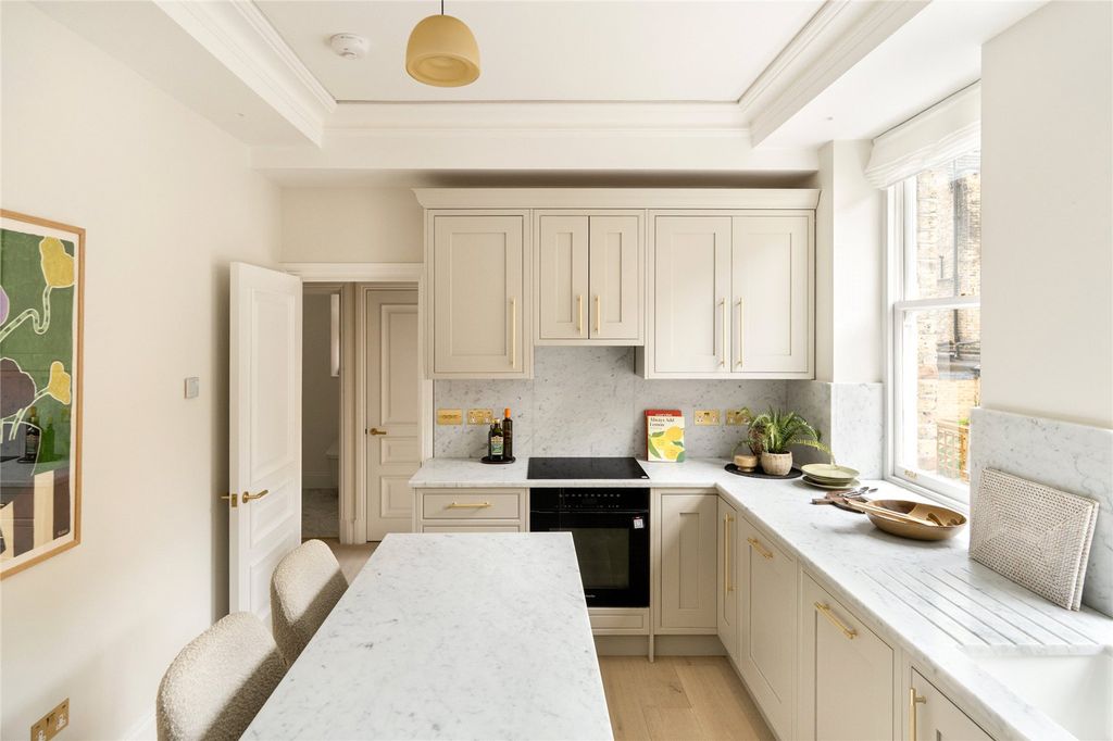 Property photo 2 of 10 Kitchen