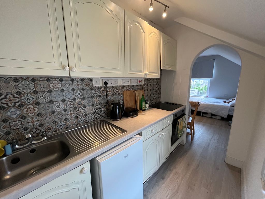 Property photo 2 of 4 Kitchen