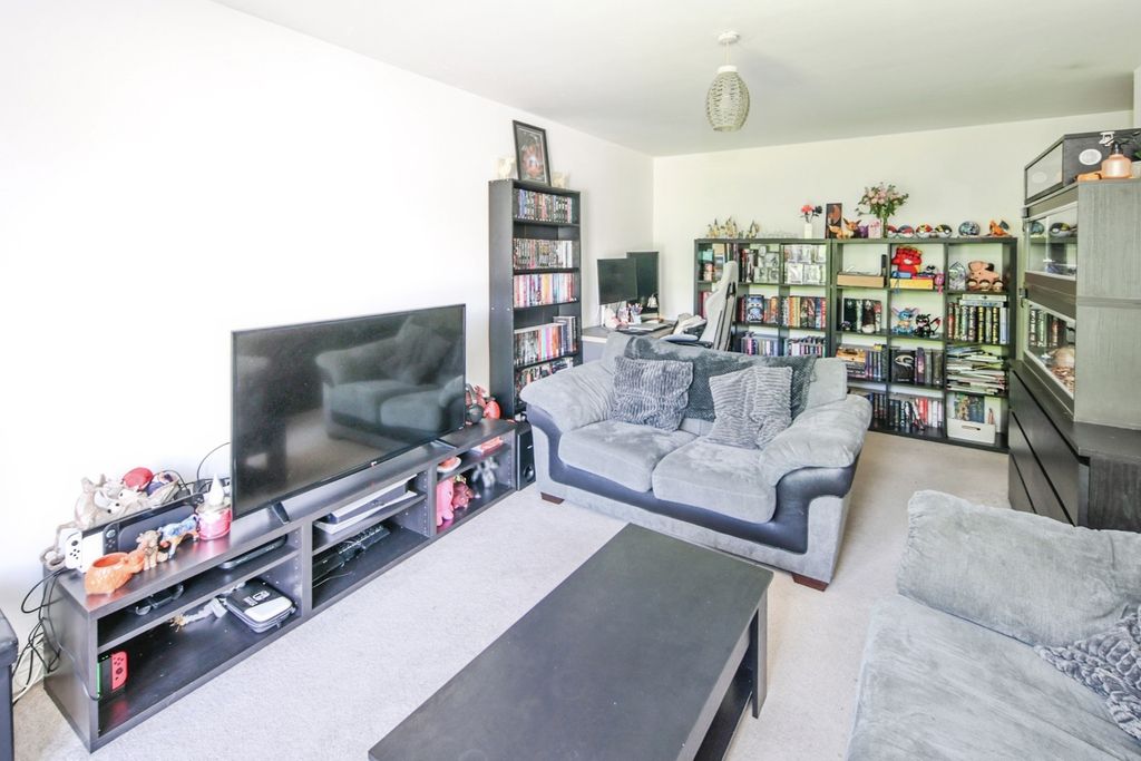2 bed flat for saleRider Close, Nuneaton, Warwickshire CV10 photo 4