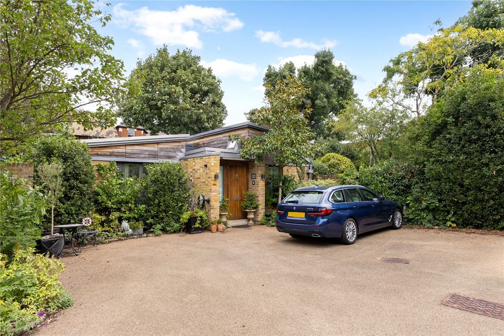 Property photo 1 of 17 Dovetail Cottge