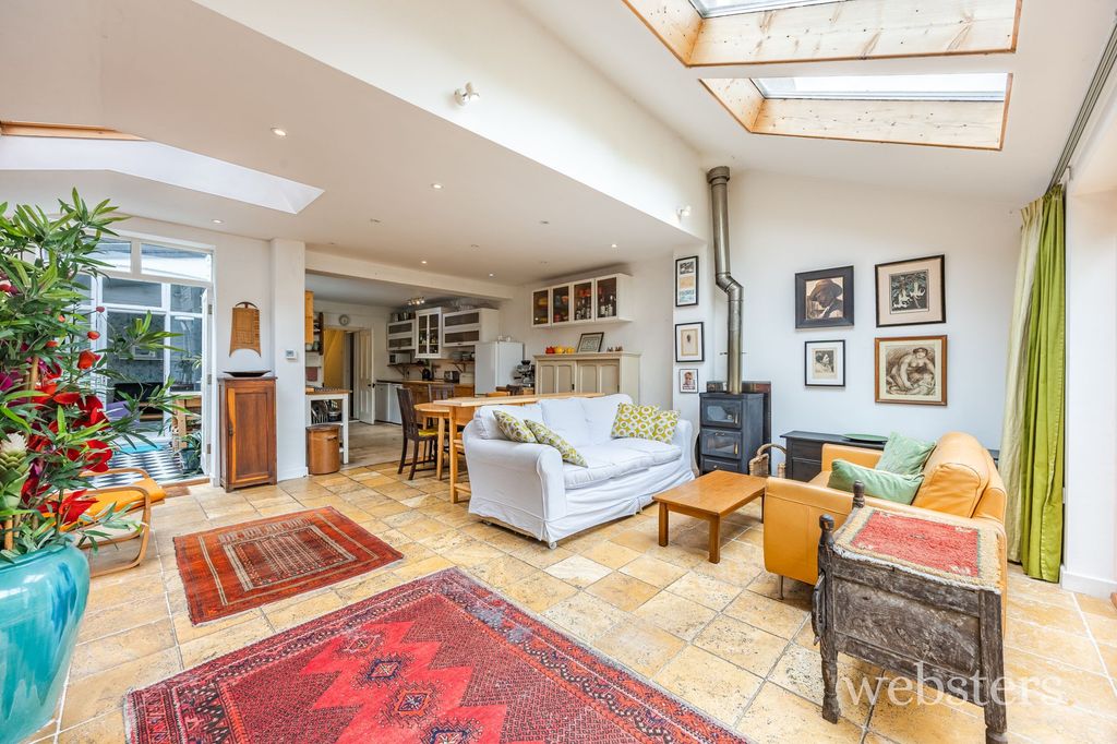 Property photo 2 of 45
