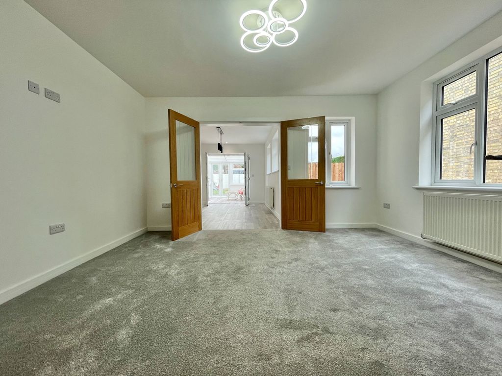 Property photo 2 of 21