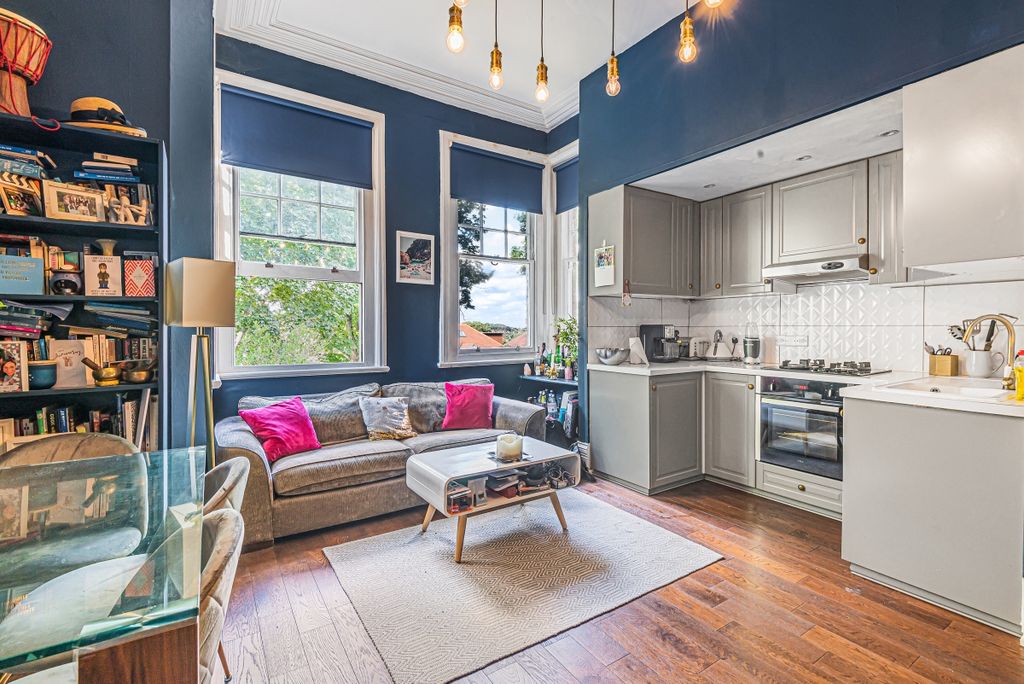 Property photo 1 of 8 890172 (3)