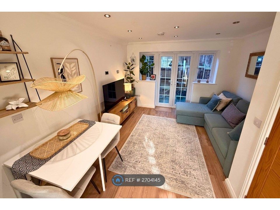 Property photo 3 of 14 Lounge