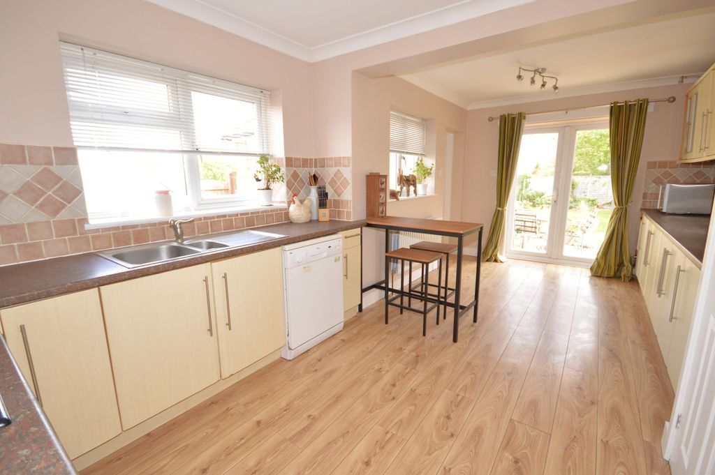 Property photo 3 of 15 Kitchen