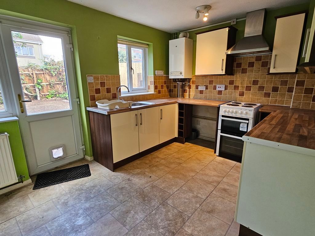 Property photo 3 of 7 Kitchen