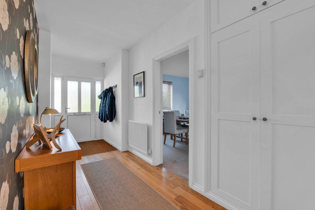 Property photo 3 of 40