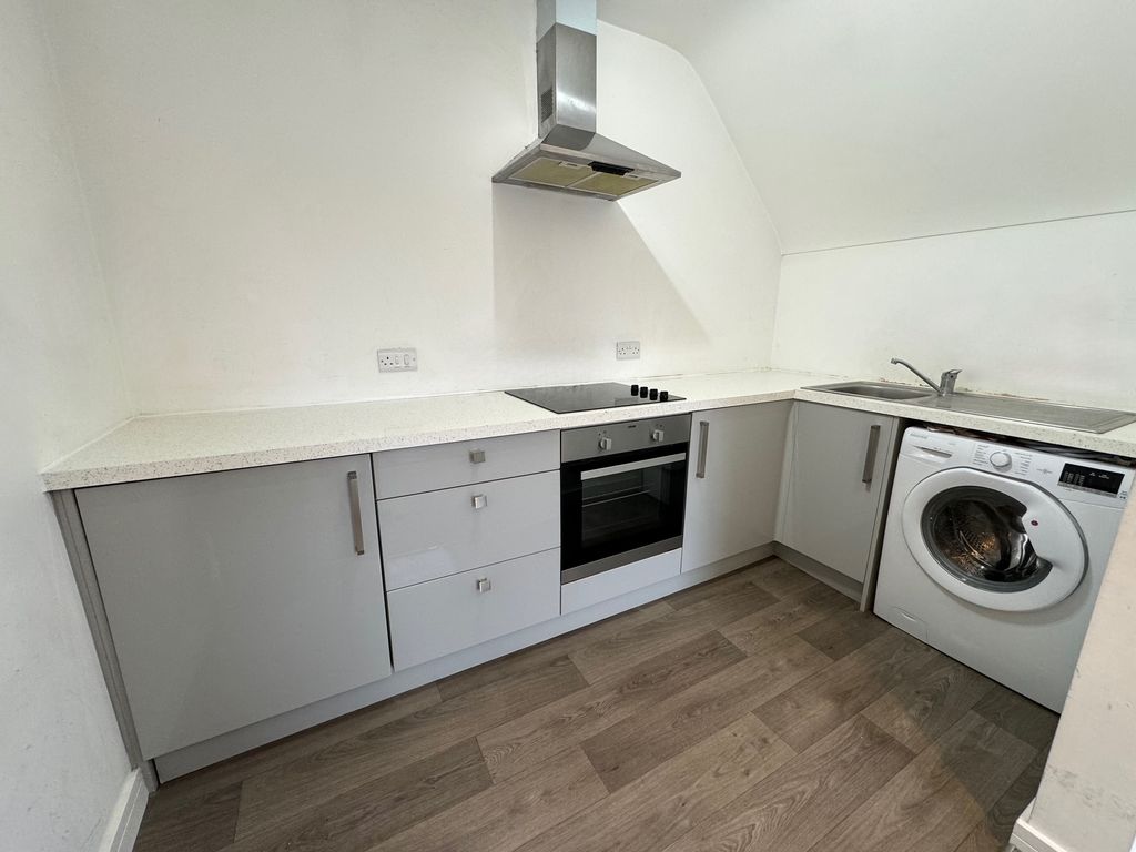 Property photo 2 of 10 Kitchen