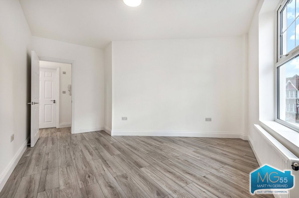 Property photo 3 of 11 Picture No. 10