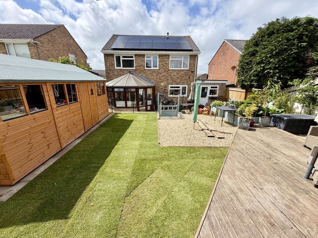 Property photo 2 of 32