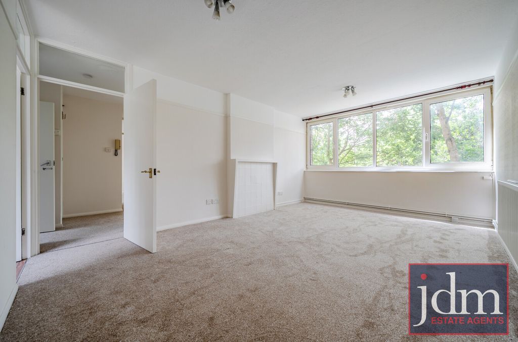 Property photo 1 of 13 502Aa7F6-75dc-4A9...