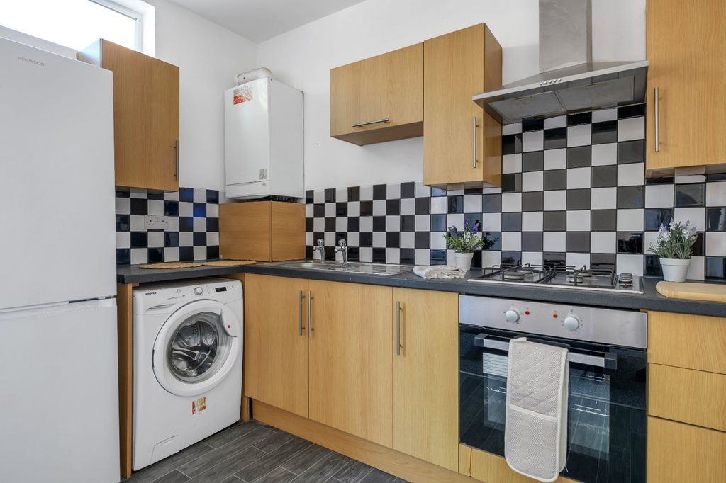 Property photo 3 of 7 Picture No. 36