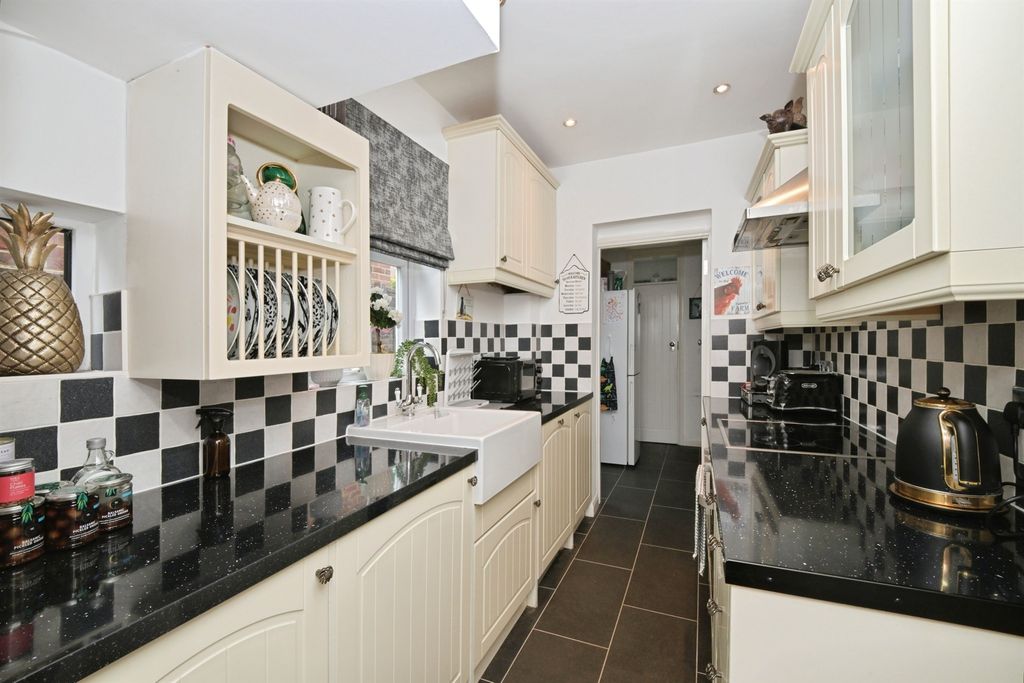 Property photo 3 of 27