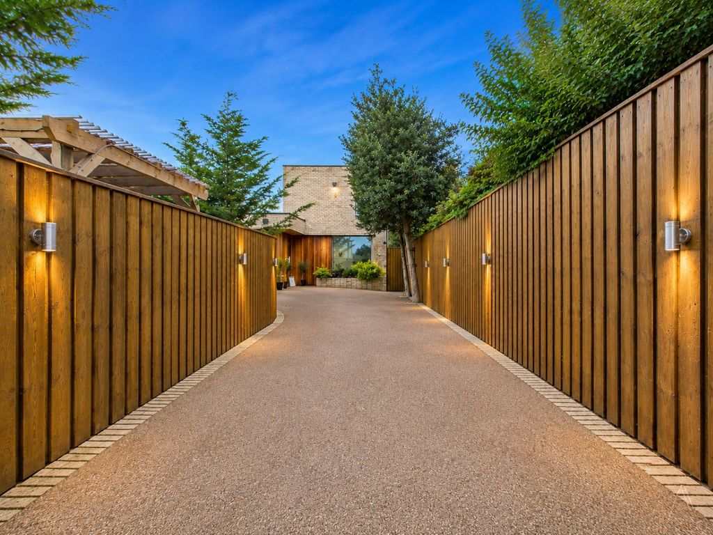 Property photo 2 of 29 5438585