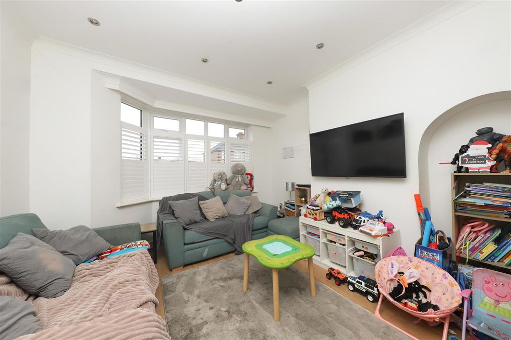 Property photo 2 of 10 Lounge