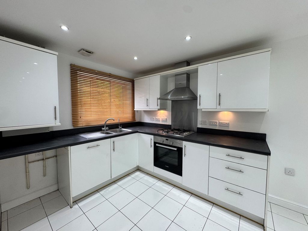 Property photo 3 of 24 Kitchen