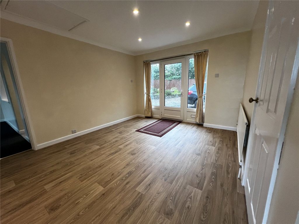 Property photo 3 of 16 Picture No. 13