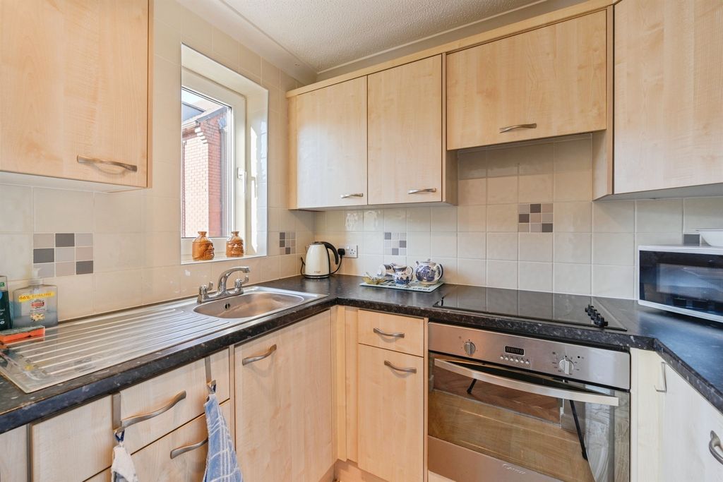 Property photo 3 of 17
