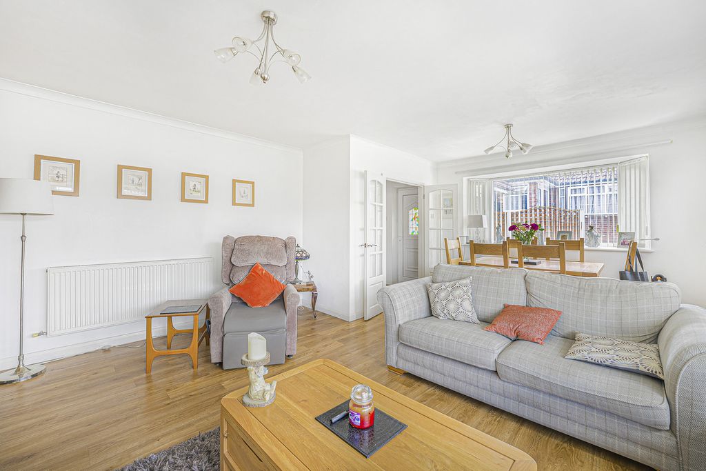 Property photo 2 of 20