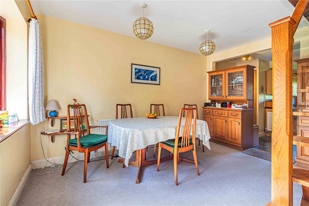 Property photo 3 of 37 Picture No. 11