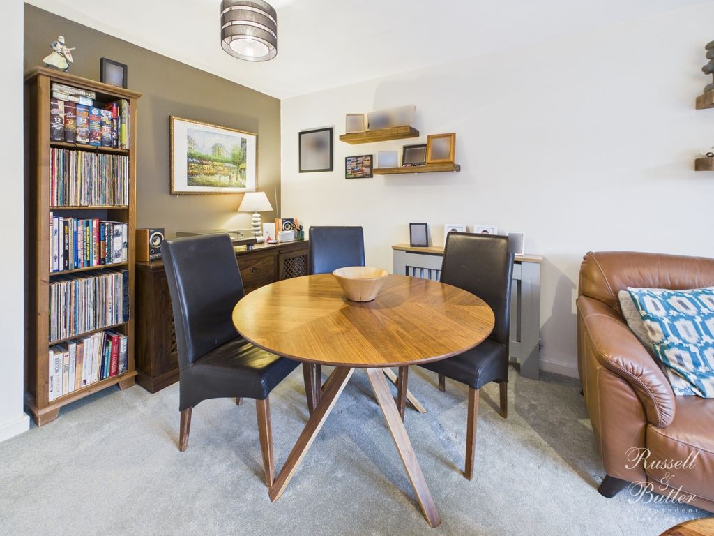 Property photo 3 of 16 Cam01995G0-Pr0408-Still015