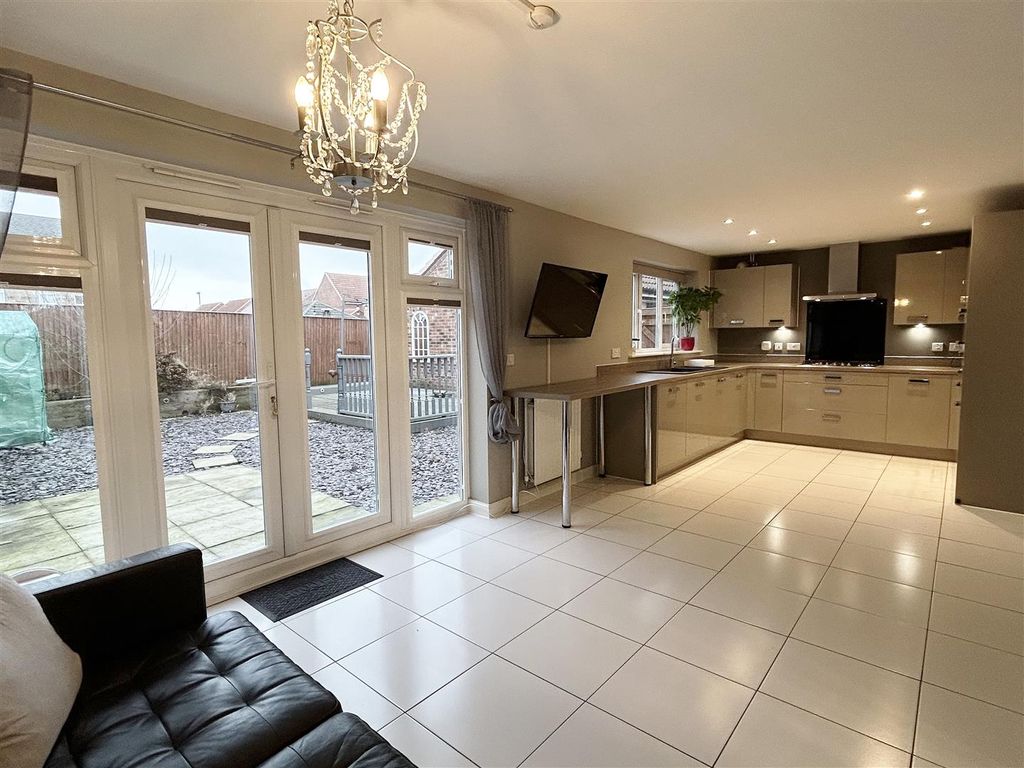 Property photo 3 of 15 Kitchen Diner