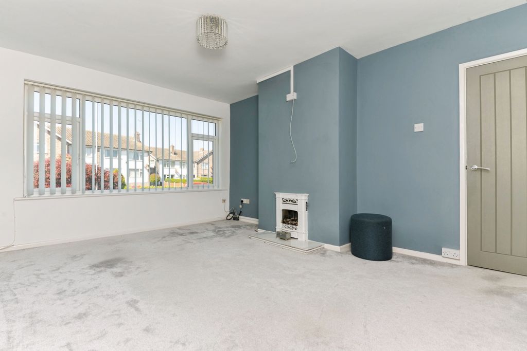 Property photo 2 of 11 Living Room