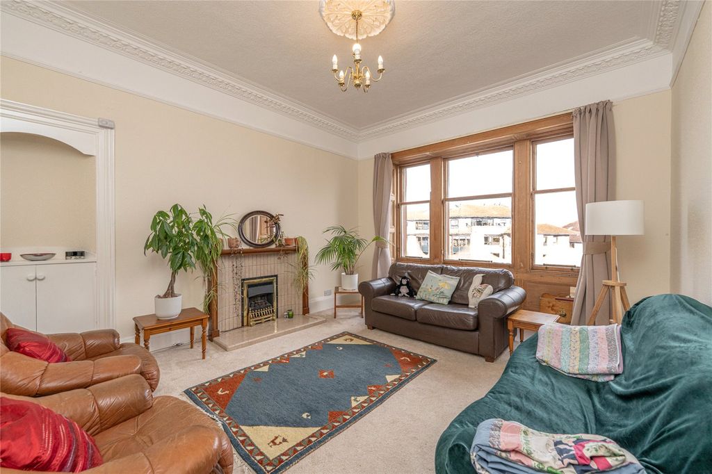 Property photo 2 of 30 Lounge