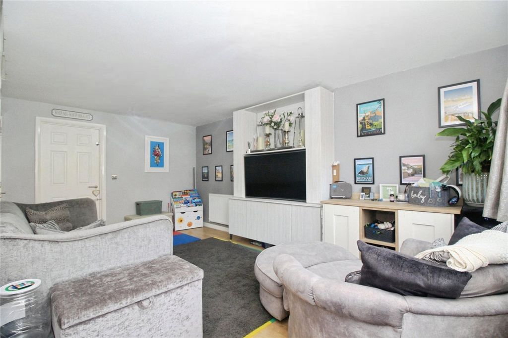 Property photo 2 of 9 Lounge