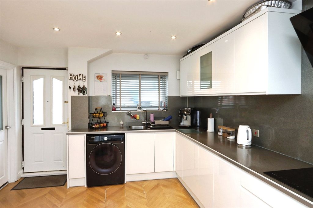 Property photo 3 of 21 Kitchen