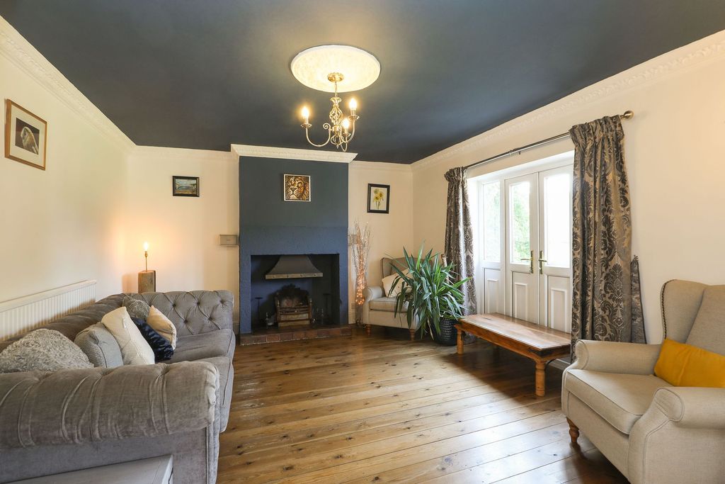 Property photo 2 of 43