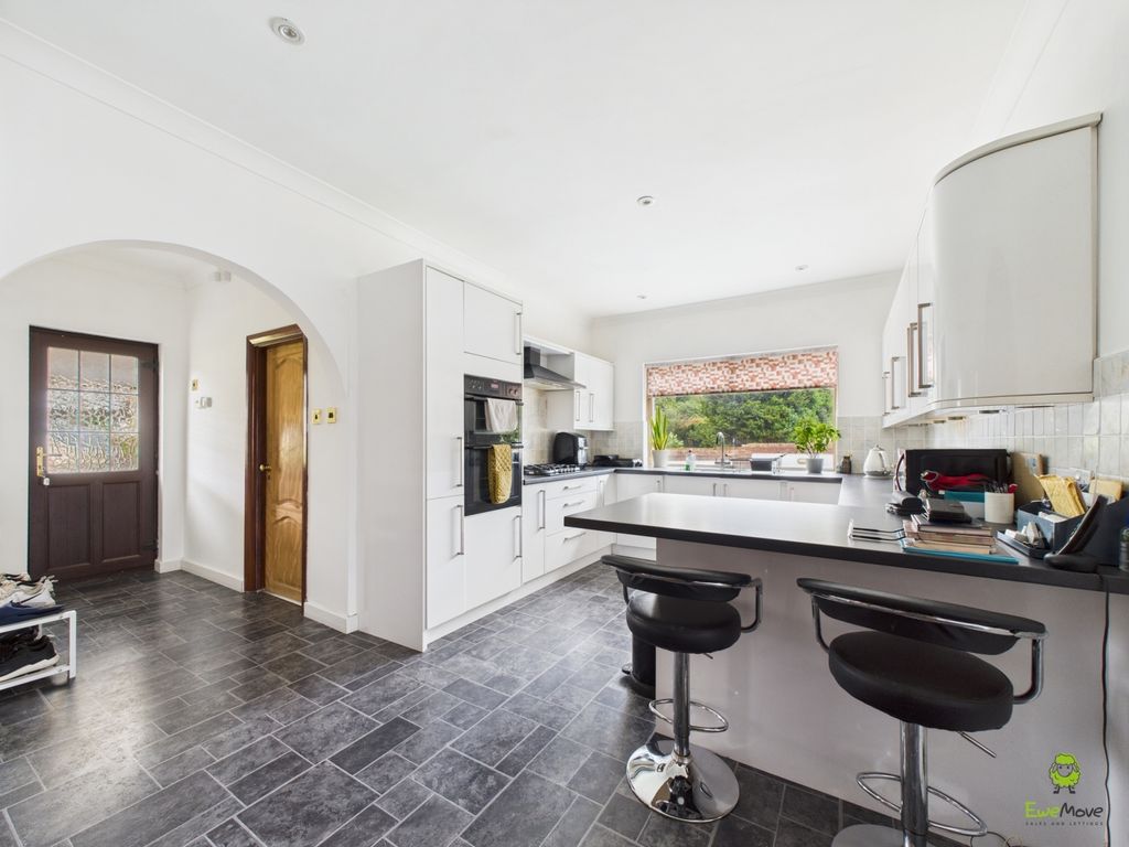 Property photo 2 of 22 Presented By Nicoleta At Ewemove Bexleyheath And D