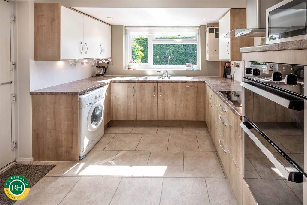 Property photo 2 of 17 Kitchen