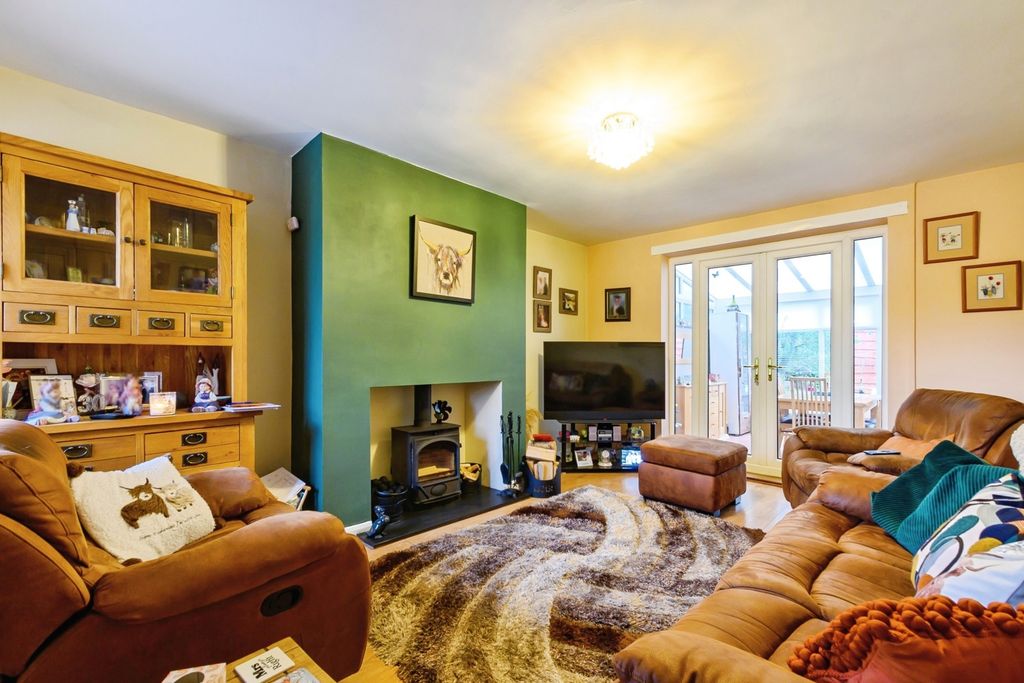 Property photo 2 of 20 Lounge