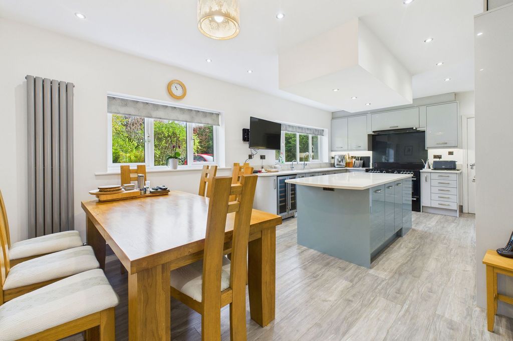 Property photo 2 of 39