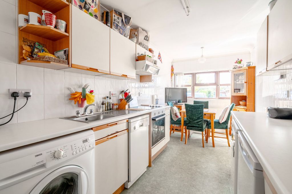 Property photo 3 of 19