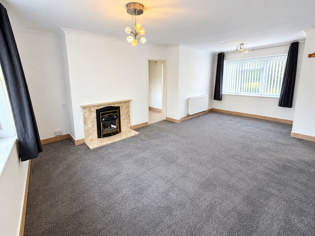 Property photo 3 of 9 Lounge/Dining Room