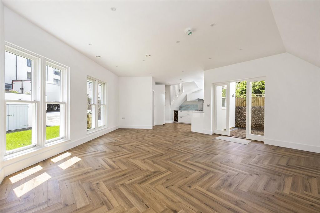 Property photo 2 of 17 Bath Street_Dial House-009.Jpg