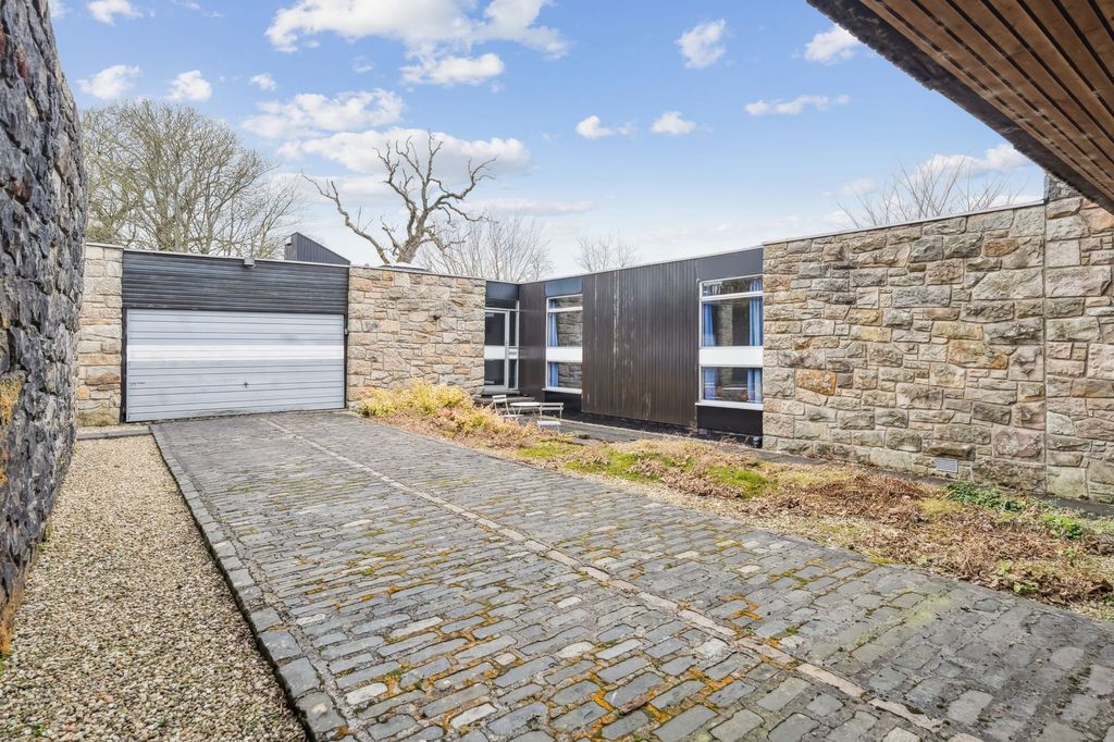 Property photo 1 of 30