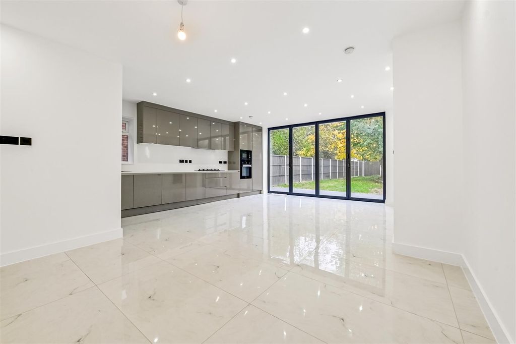 Property photo 2 of 26