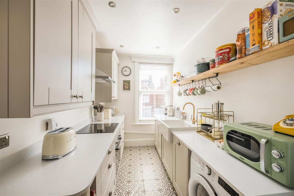 Property photo 3 of 22 Fff 18 Worcester Villas-2.Jpg