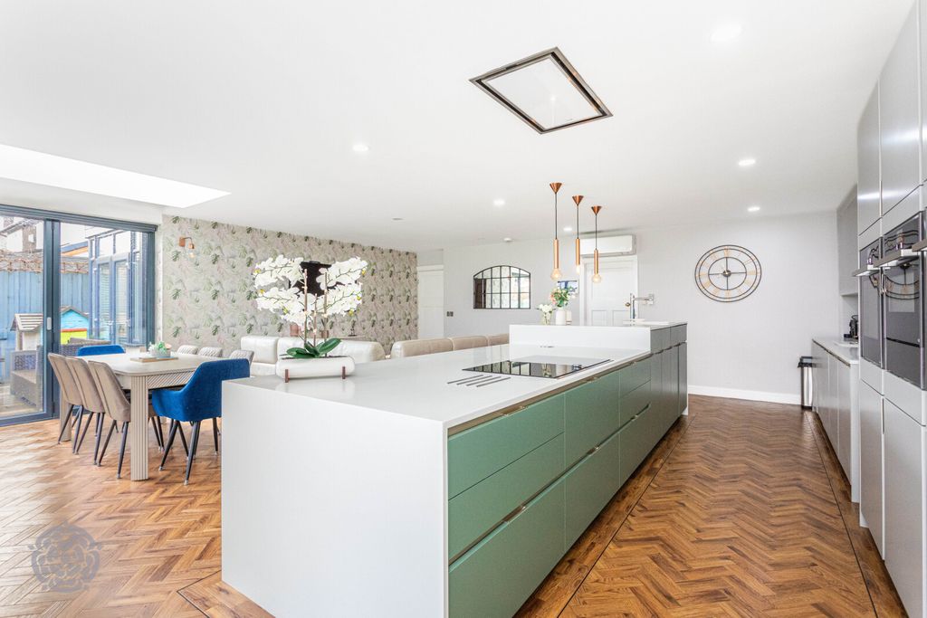 Property photo 2 of 40 Picture No. 03