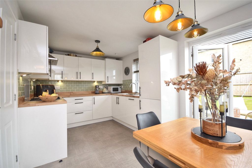 Property photo 3 of 18 Kitchen Diner
