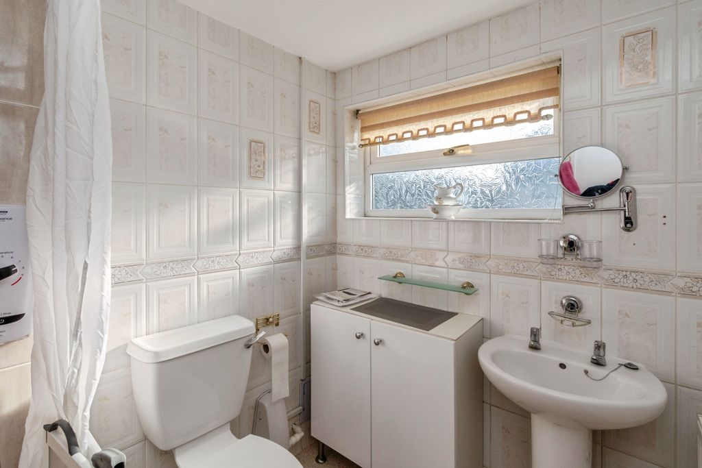 Property photo 3 of 20 Wet Room