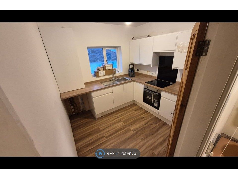 Property photo 2 of 8 Kitchen